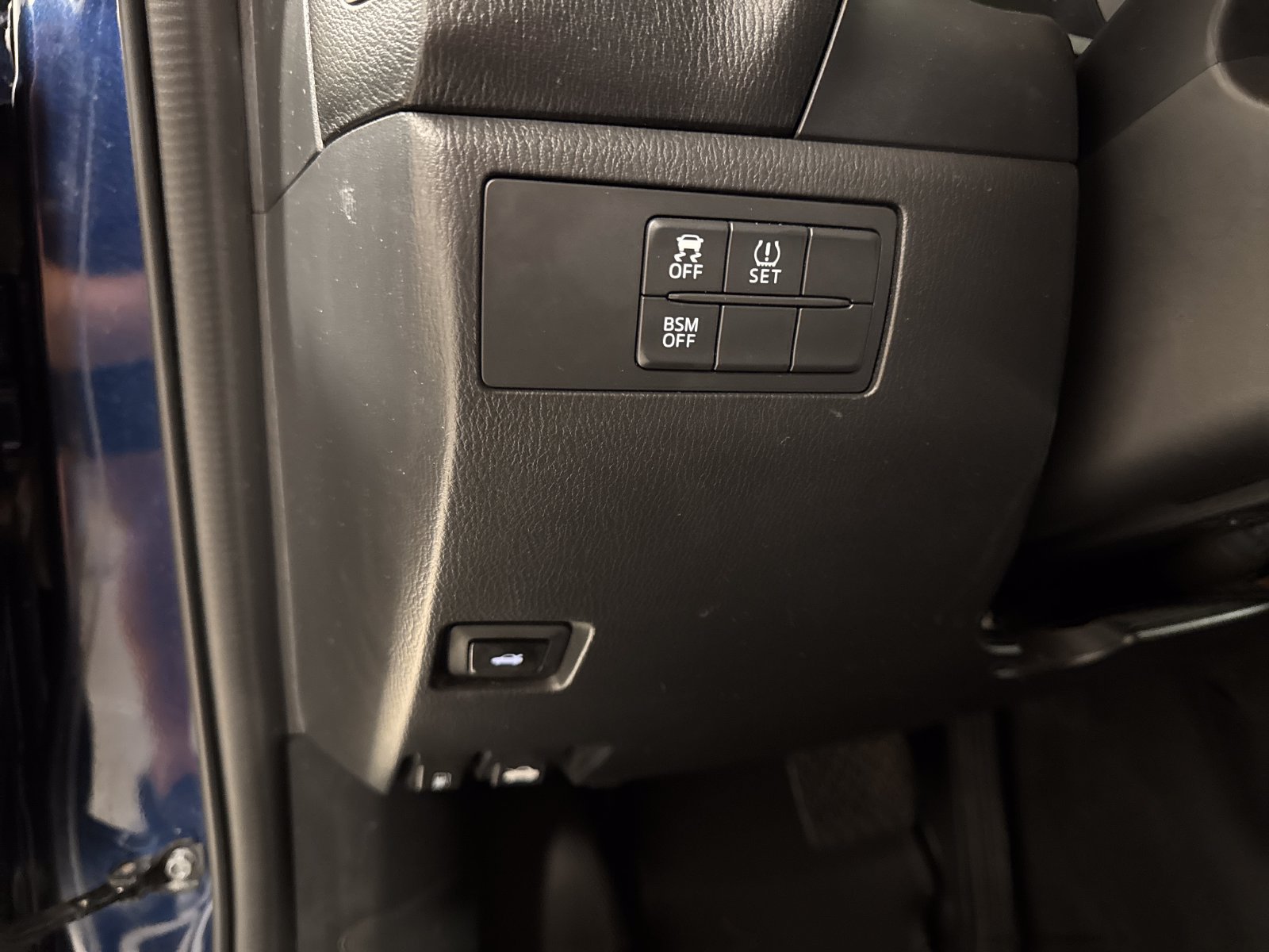 Used 2015 MAZDA MAZDA3 i Touring w/ Technology Package FWD image 18
