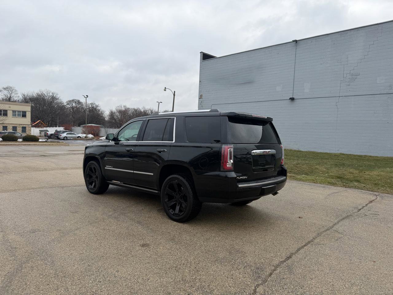 Used 2018 GMC Yukon Denali AWD/4WD image 5