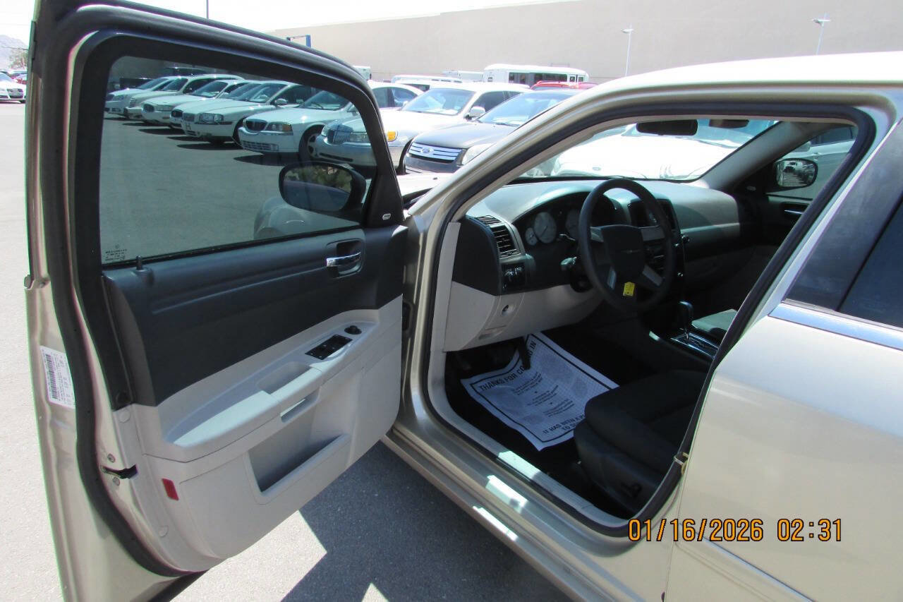 Used 2006 Chrysler 300 w/ Sound Group image 9