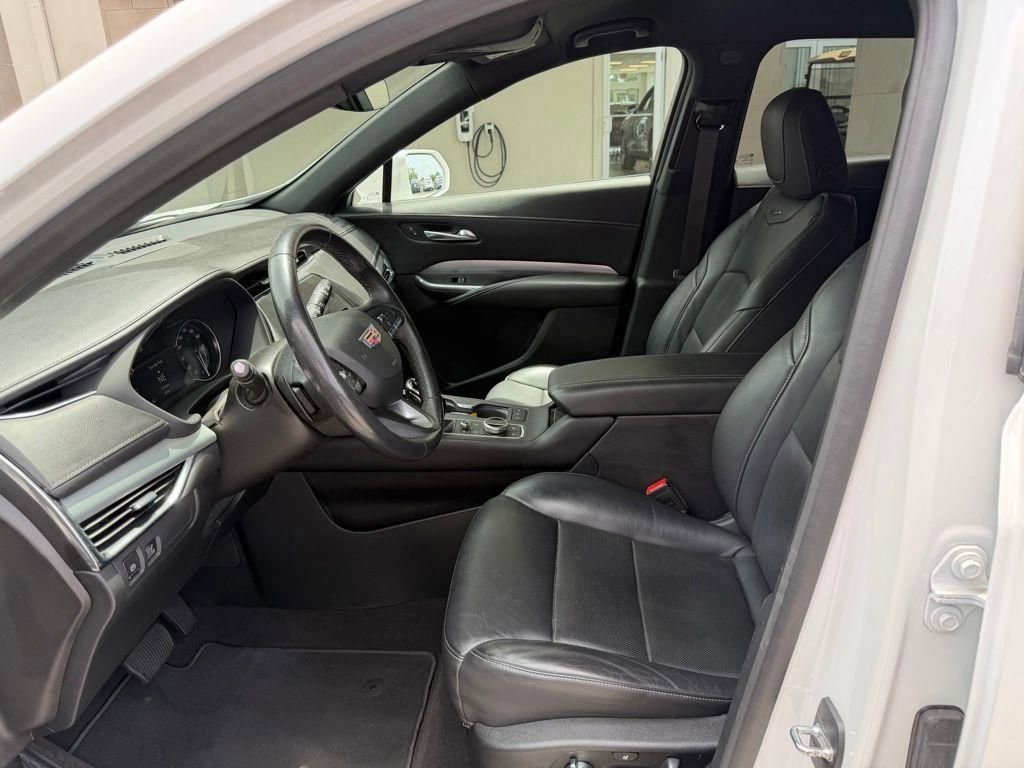 Used 2020 Cadillac XT4 Premium Luxury FWD image 13