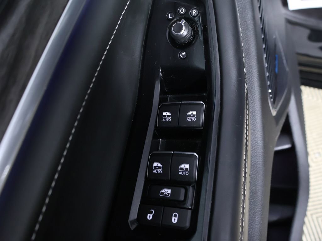 Used 2022 Jeep Grand Cherokee Overland AWD/4WD image 39