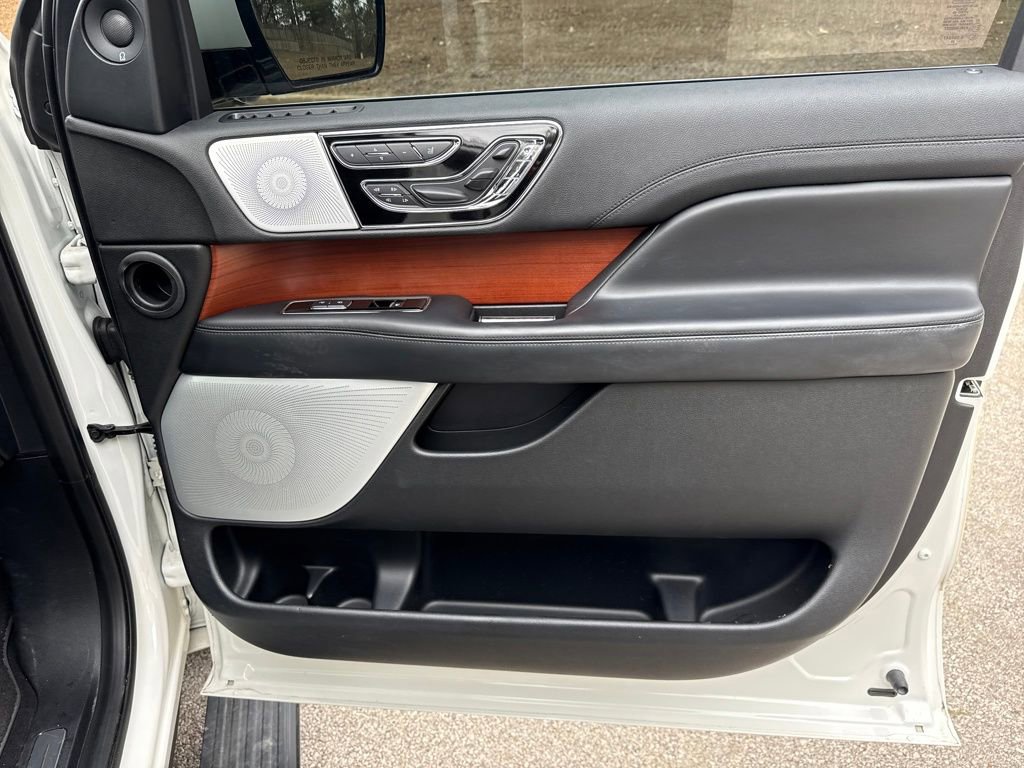 Used 2020 Lincoln Navigator L Reserve w/ Equipment Group 208A Reserve image 32