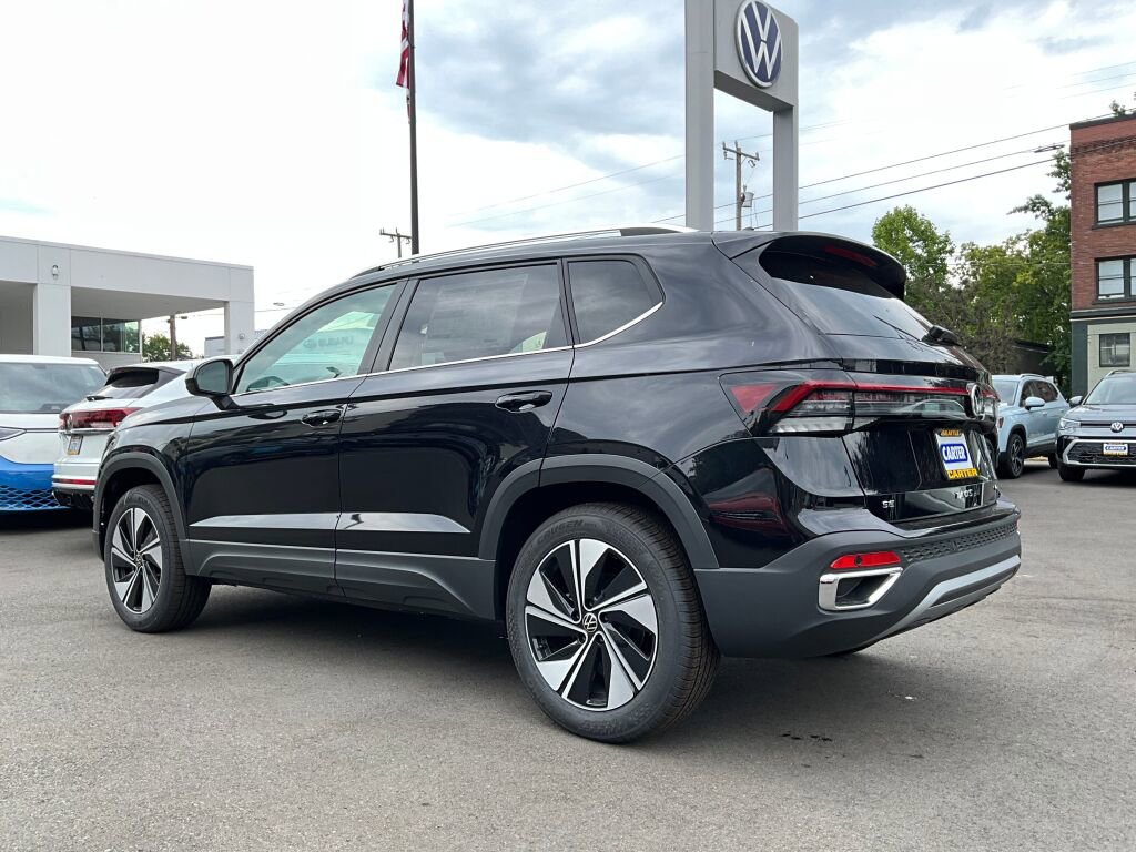 New 2025 Volkswagen Taos SE image 5