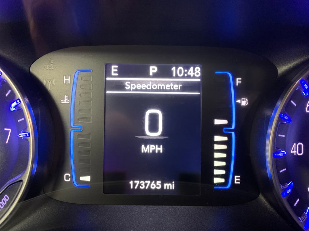 Used 2017 Chrysler Pacifica Touring-L w/ Tire & Wheel Group image 31