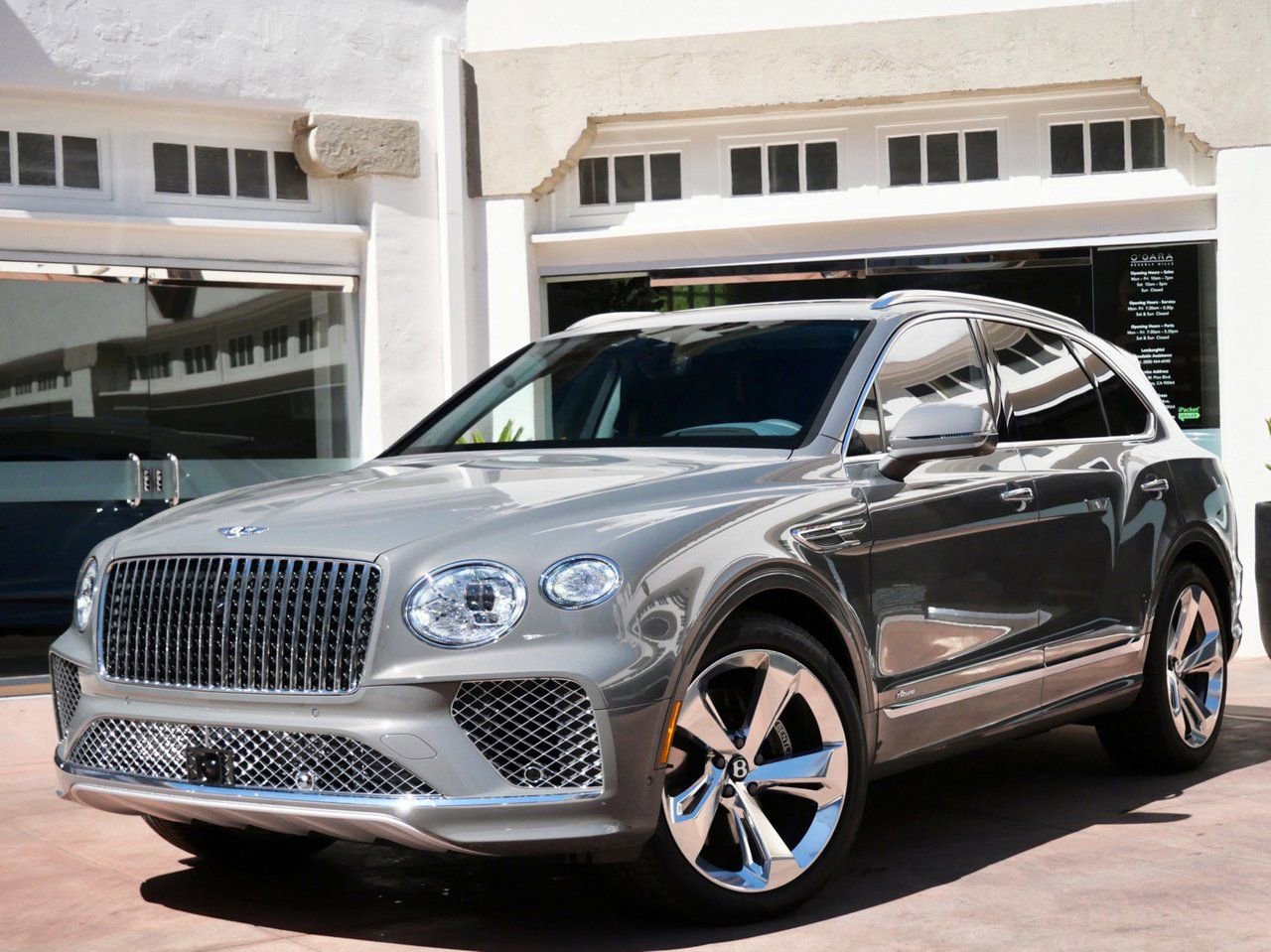 Used 2025 Bentley Bentayga image 11