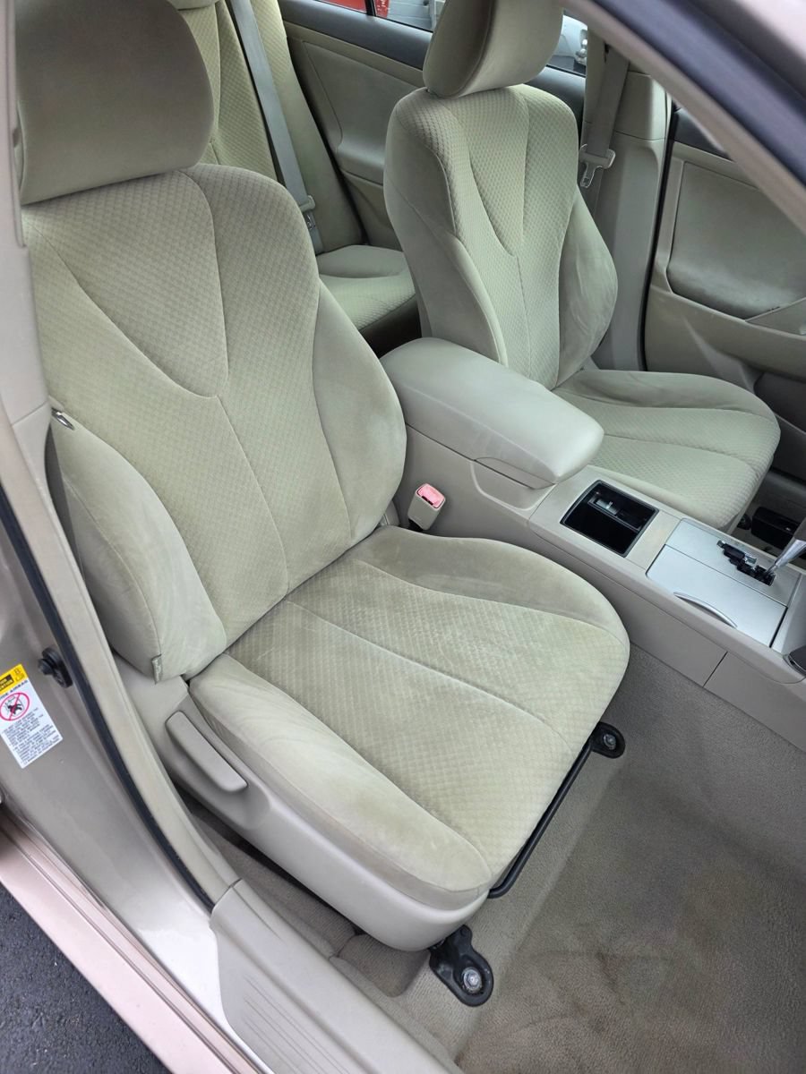 Used 2009 Toyota Camry LE FWD image 12