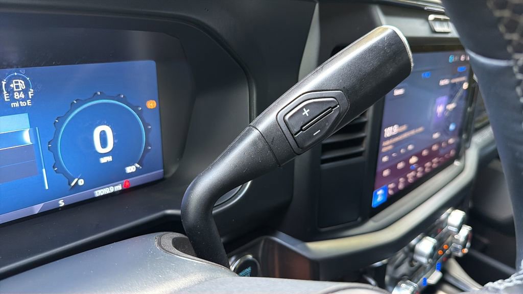 Used 2025 Ford F250 Lariat w/ Black Appearance Package image 15