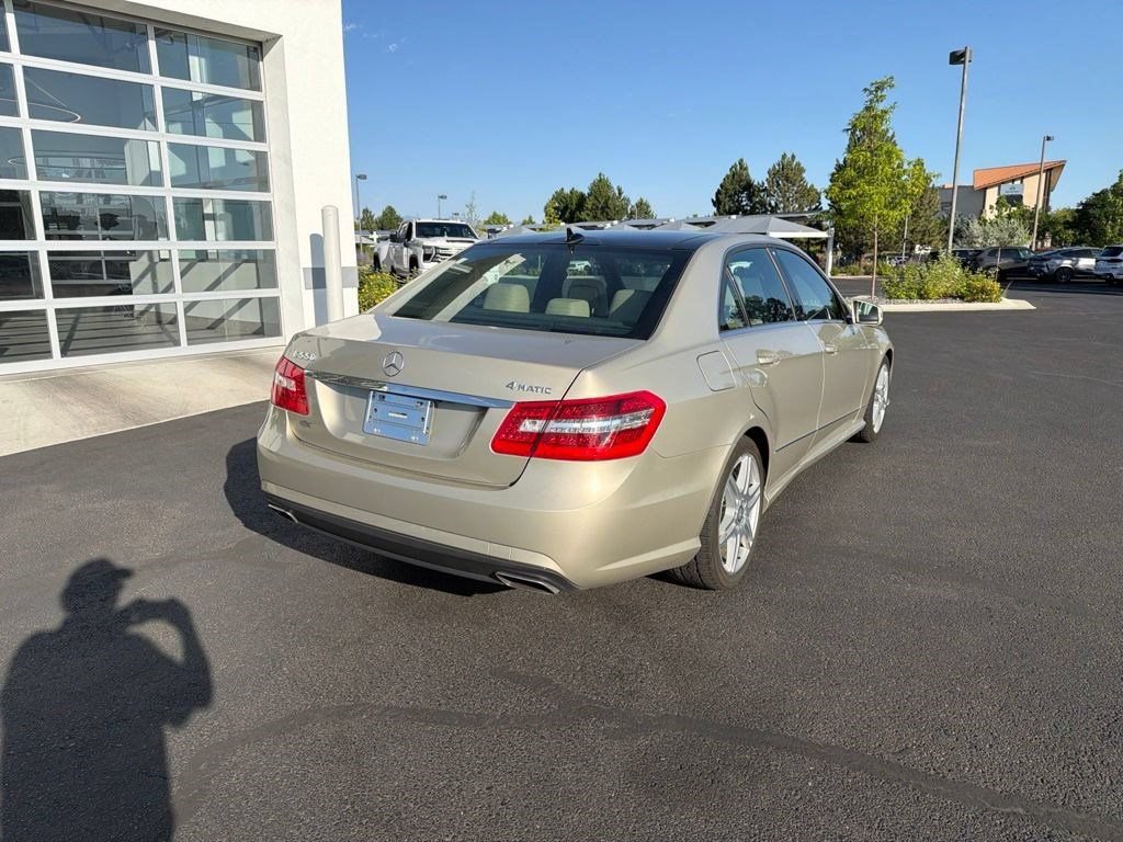 Used 2010 Mercedes-Benz E 550 4MATIC Sedan image 5