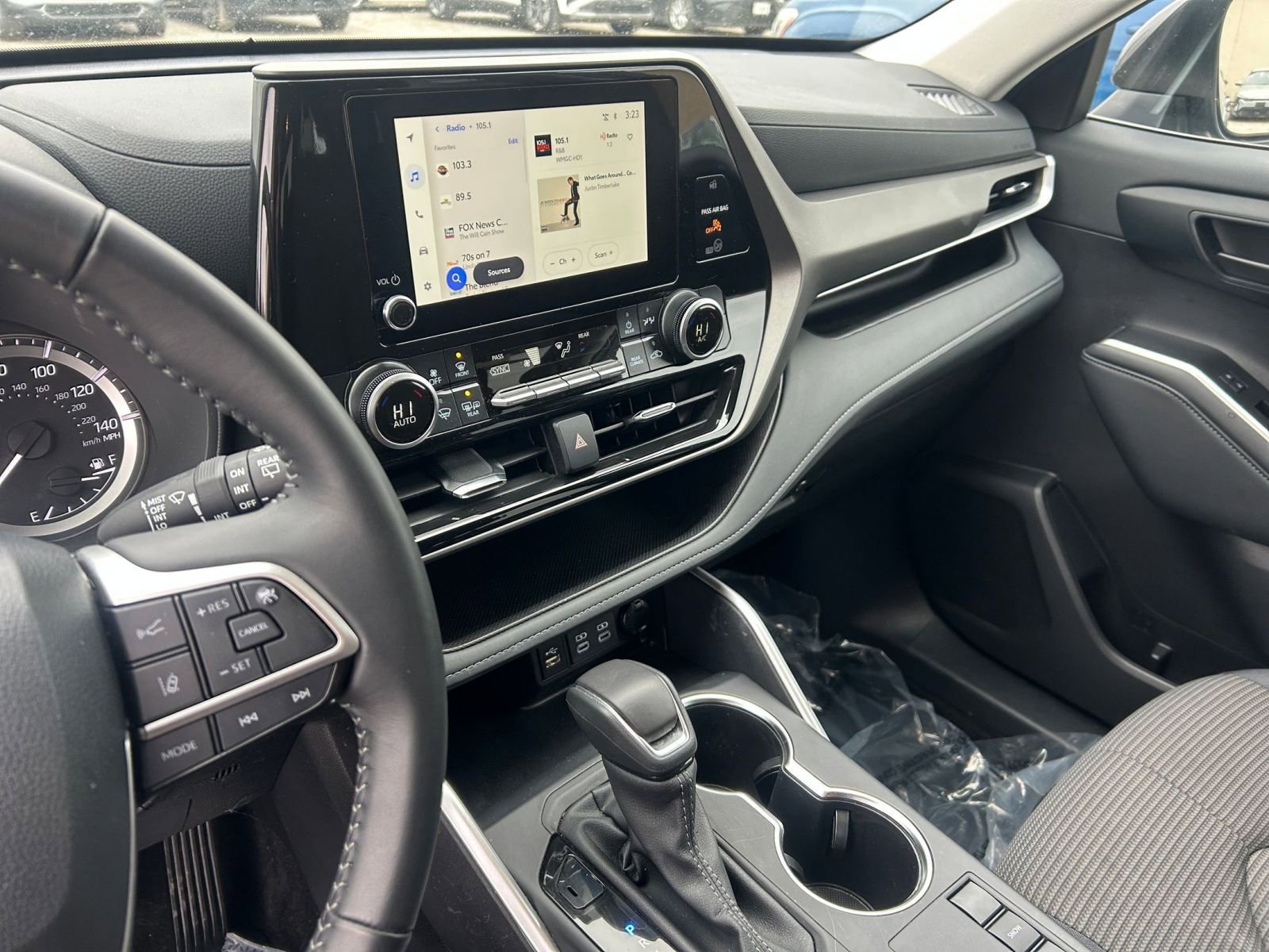 Used 2025 Toyota Highlander LE image 17