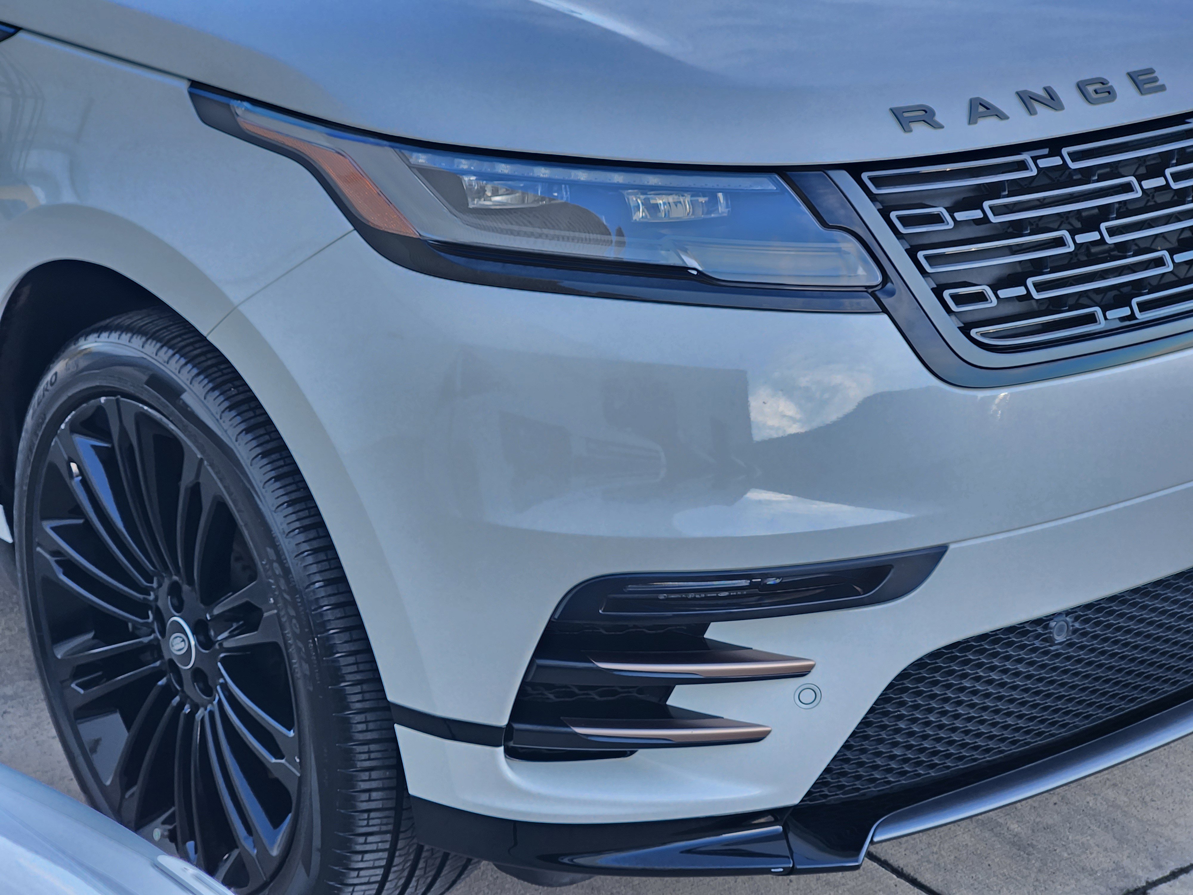 Certified 2024 Land Rover Range Rover Velar Dynamic SE image 8