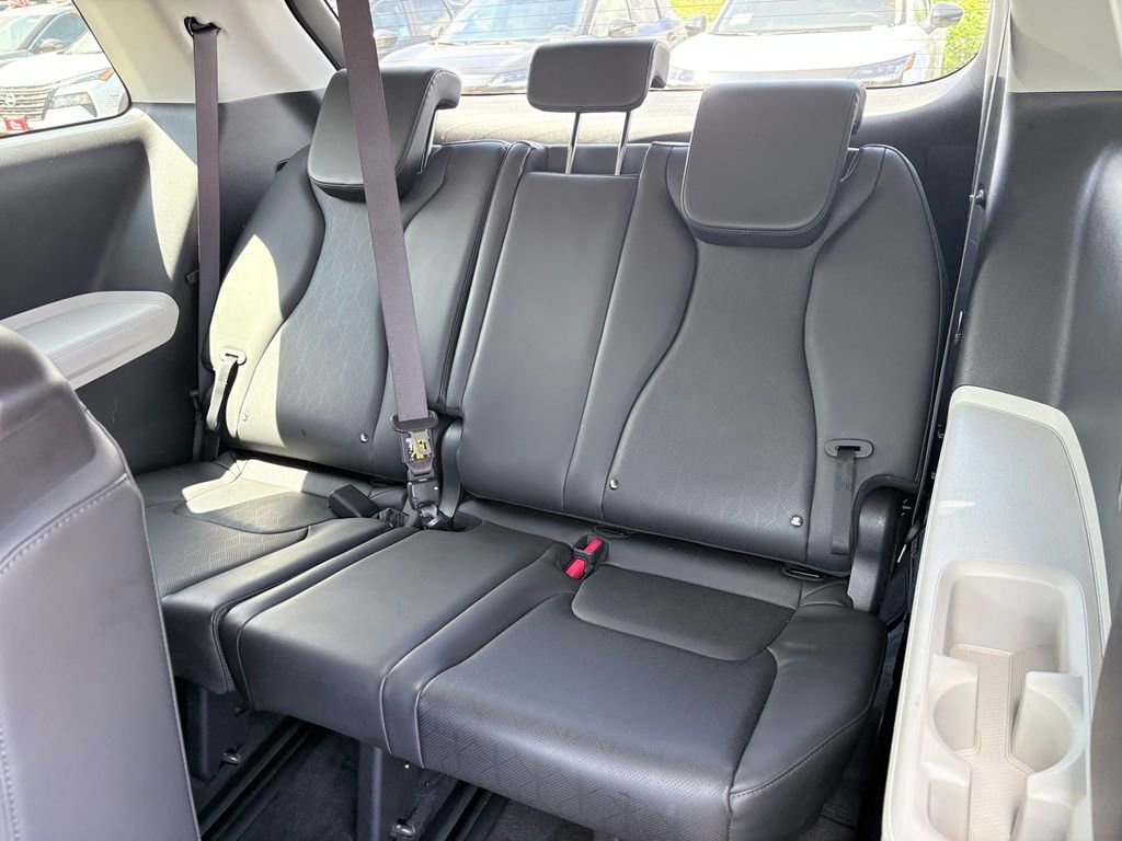 Used 2024 Kia Carnival LX FWD image 9