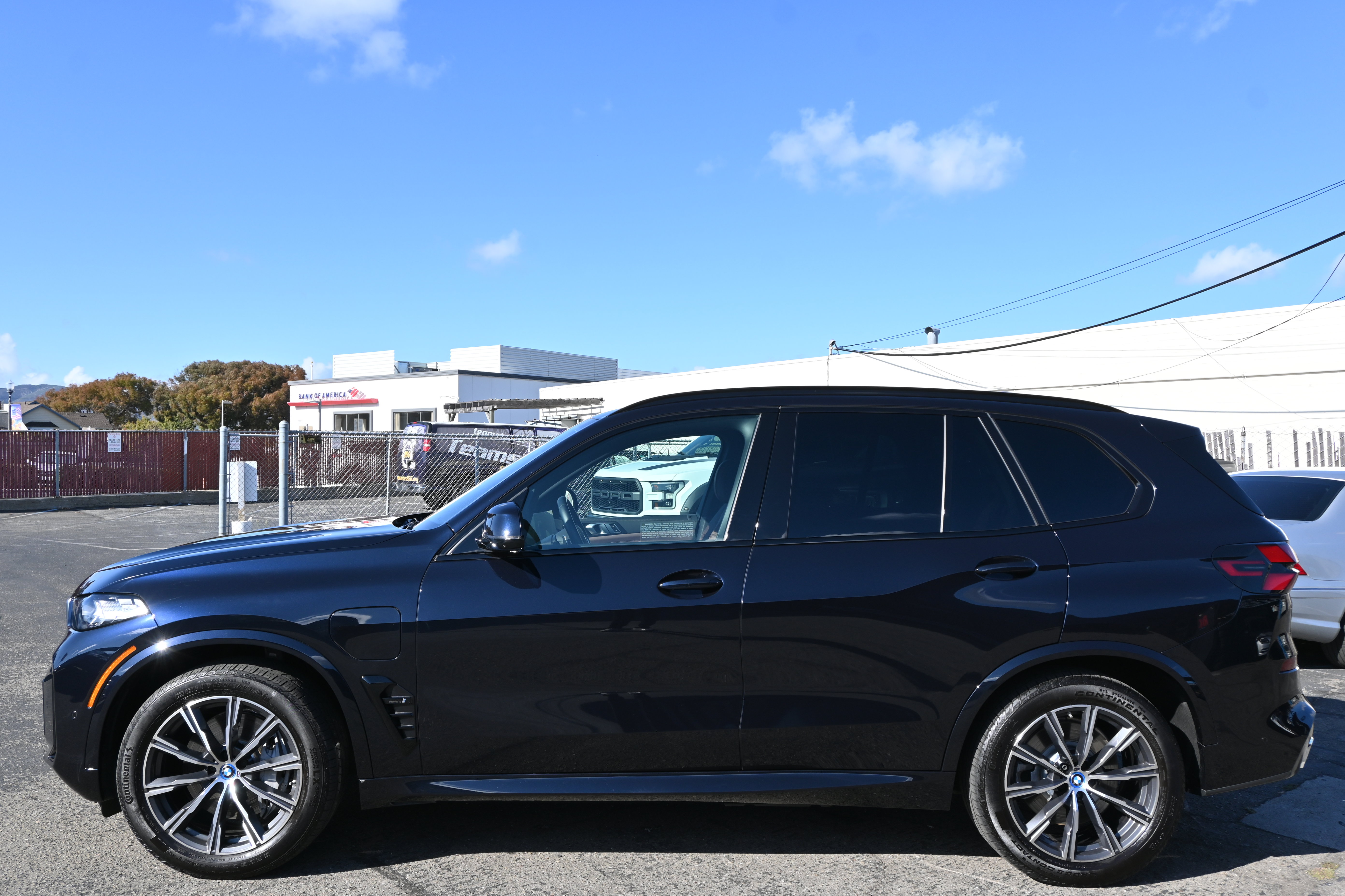 Used 2024 BMW X5 xDrive50e w/ M Sport Package AWD/4WD image 7
