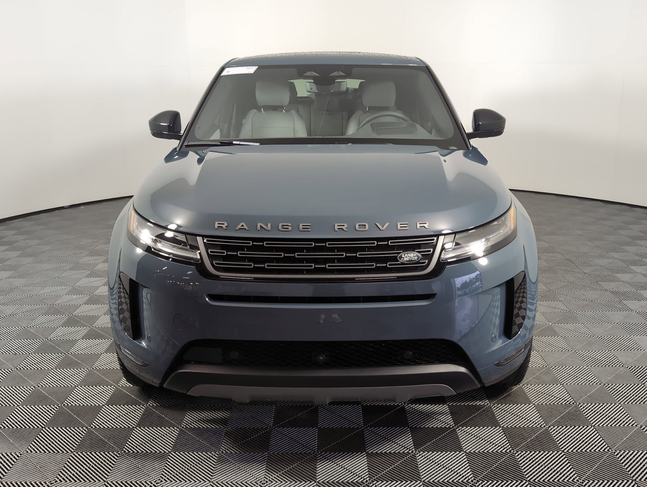 Used 2026 Land Rover Range Rover Evoque S image 5