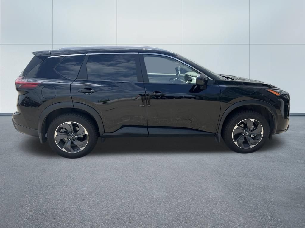 Used 2025 Nissan Rogue SV w/ SV Premium Package AWD/4WD image 2