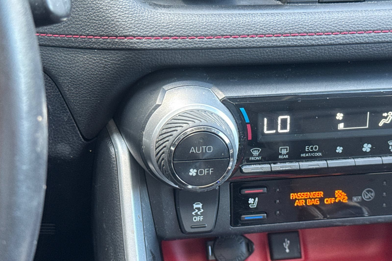 Used 2020 Toyota RAV4 TRD Off-Road w/ TRD Off-Road Weather Package AWD/4WD image 29