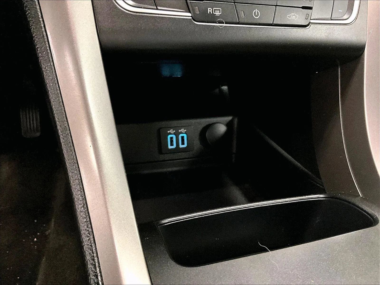 Used 2019 Ford Fusion SE image 32