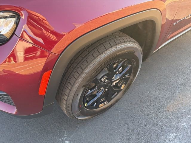 New 2025 Jeep Grand Cherokee Altitude image 6