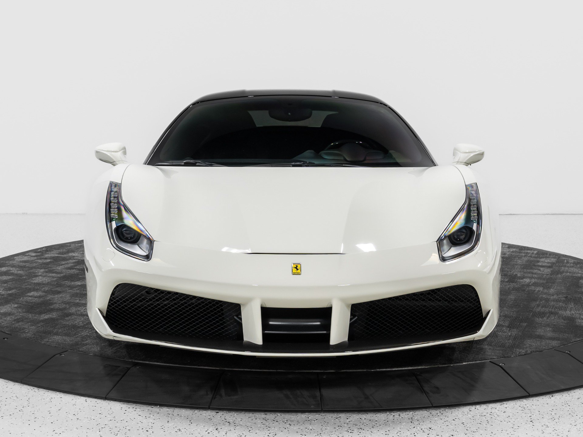 Used 2016 Ferrari 488 GTB RWD image 13