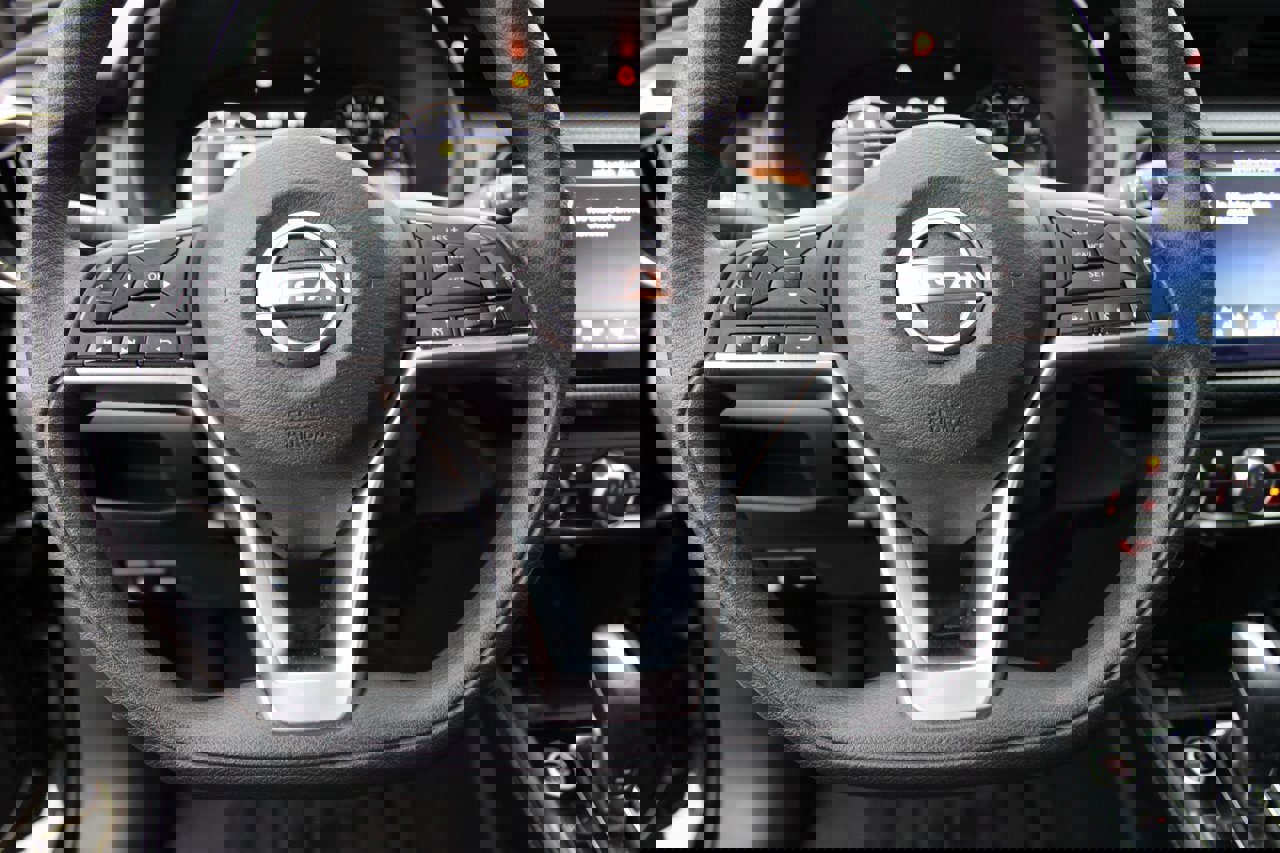 Used 2024 Nissan Kicks SV image 11