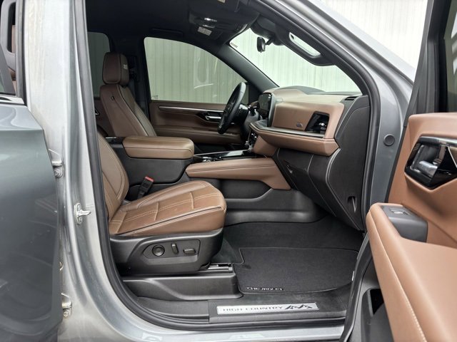 Certified 2025 Chevrolet Suburban High Country image 19