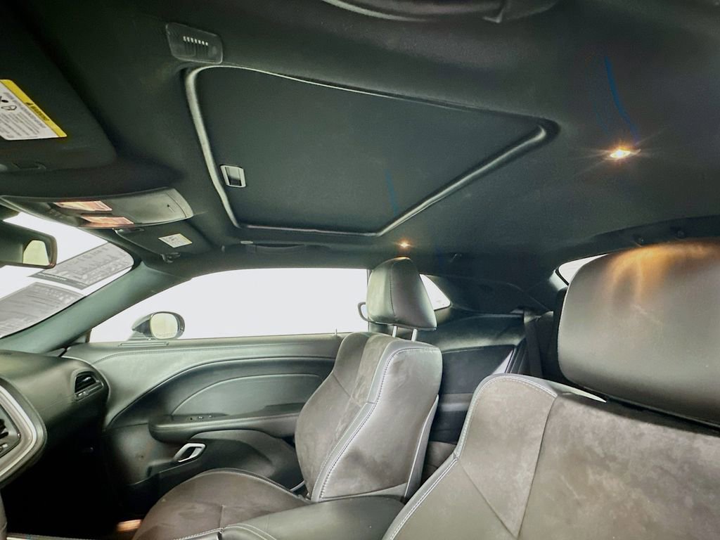 Used 2022 Dodge Challenger R/T w/ Plus Package image 21