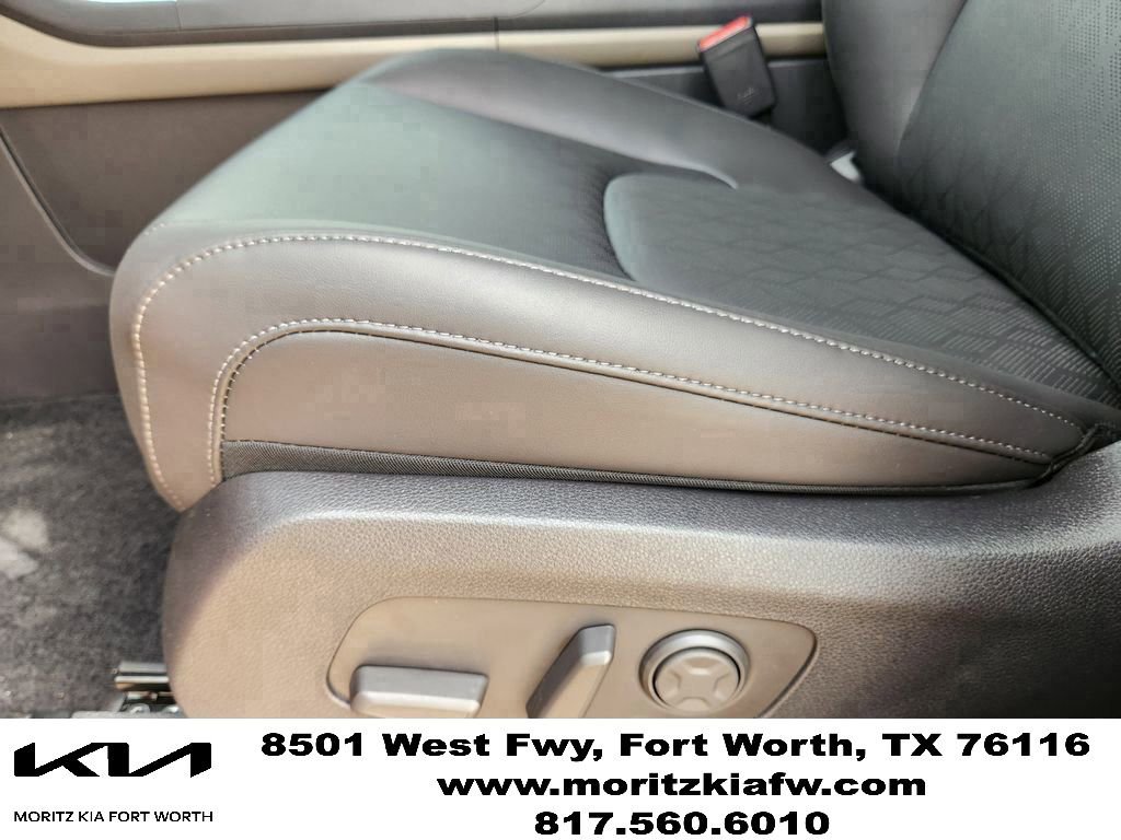 New 2026 Kia Carnival EX FWD image 17