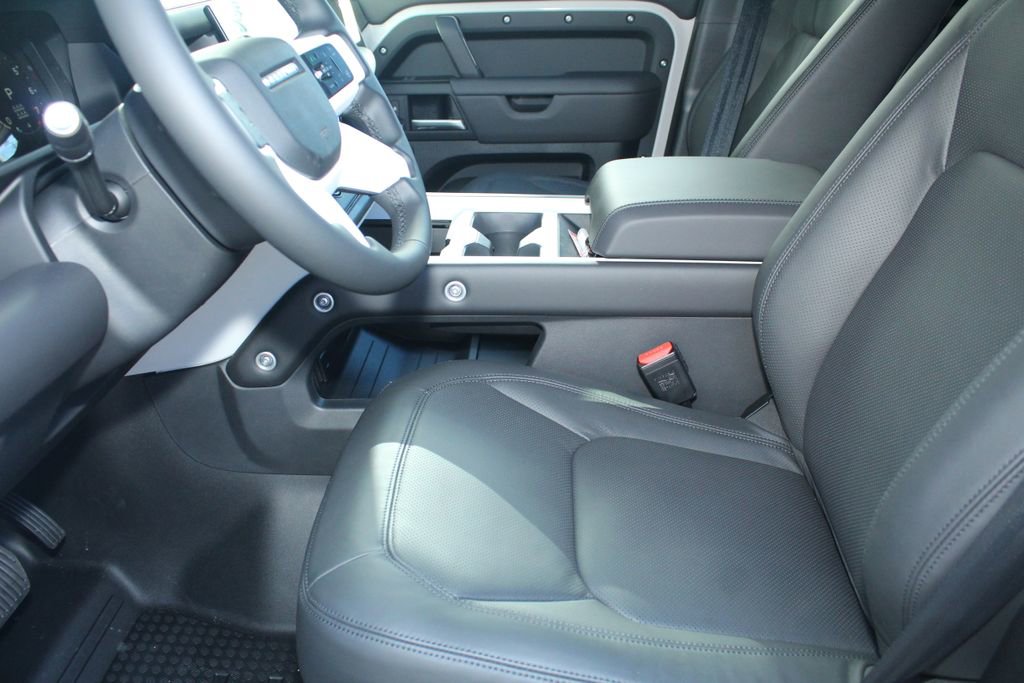 New 2026 Land Rover Defender 130 X-Dynamic SE image 19