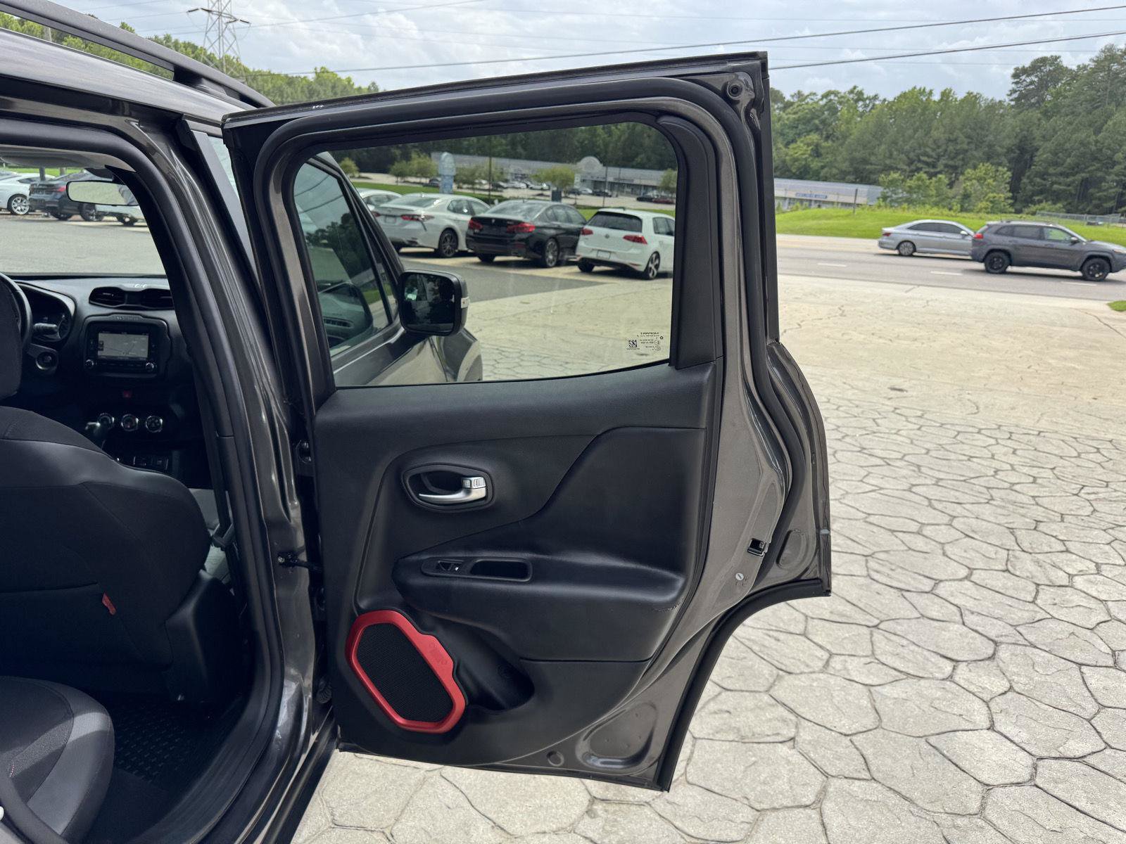Used 2016 Jeep Renegade Trailhawk AWD/4WD image 14