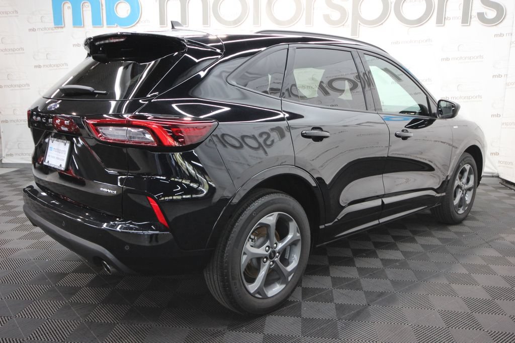 Used 2023 Ford Escape ST-Line w/ Tech Pack #1 AWD/4WD image 9