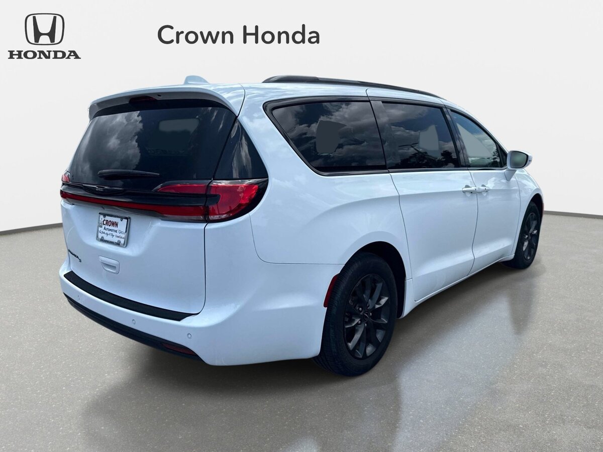 Used 2021 Chrysler Pacifica Touring w/ S Appearance Package FWD image 4