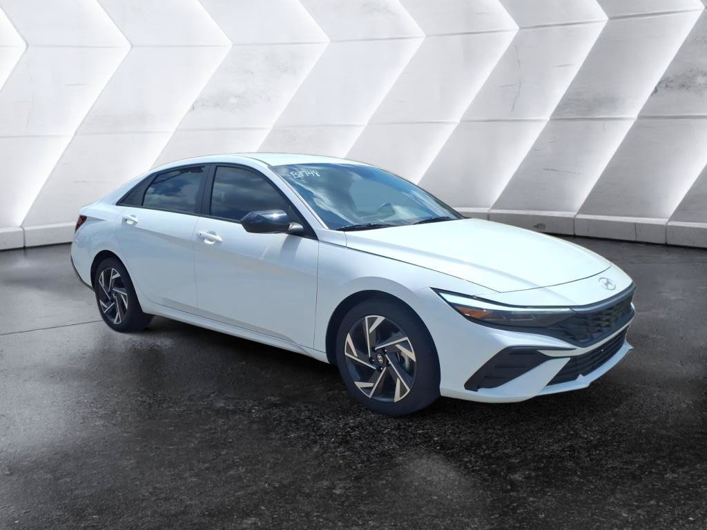 Used 2025 Hyundai Elantra Sport FWD image 7