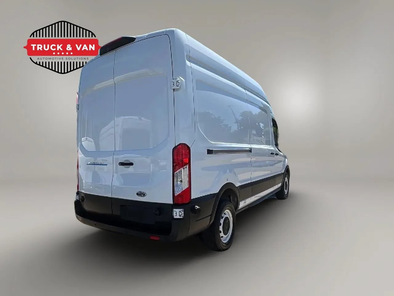 Used 2022 Ford E-Transit 148 High Roof w/ Load Area Protection Package RWD image 5