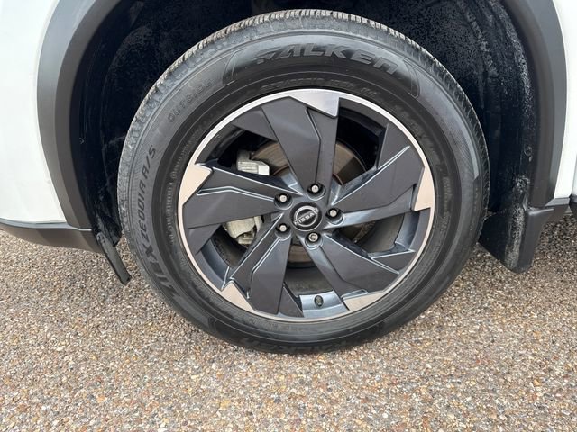 Certified 2024 Nissan Rogue SV FWD image 12