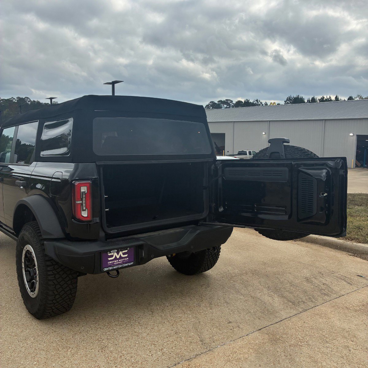 Used 2023 Ford Bronco Badlands w/ Sasquatch Package AWD/4WD image 7