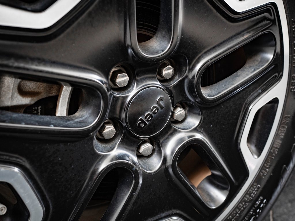 Used 2016 Jeep Renegade Trailhawk w/ Premium Trailhawk Package image 8