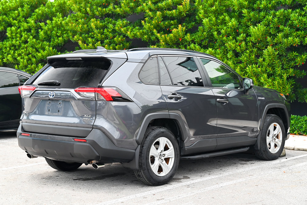 Used 2021 Toyota RAV4 XLE w/ Convenience Package AWD/4WD image 3