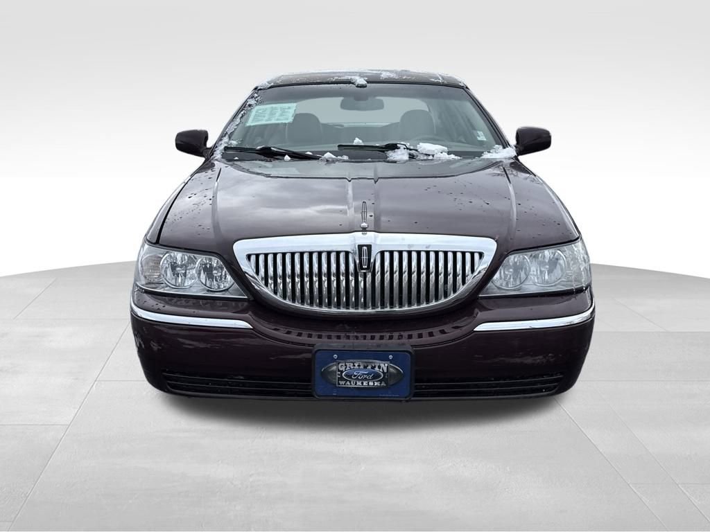 Used 2006 Lincoln Town Car Signature image 3