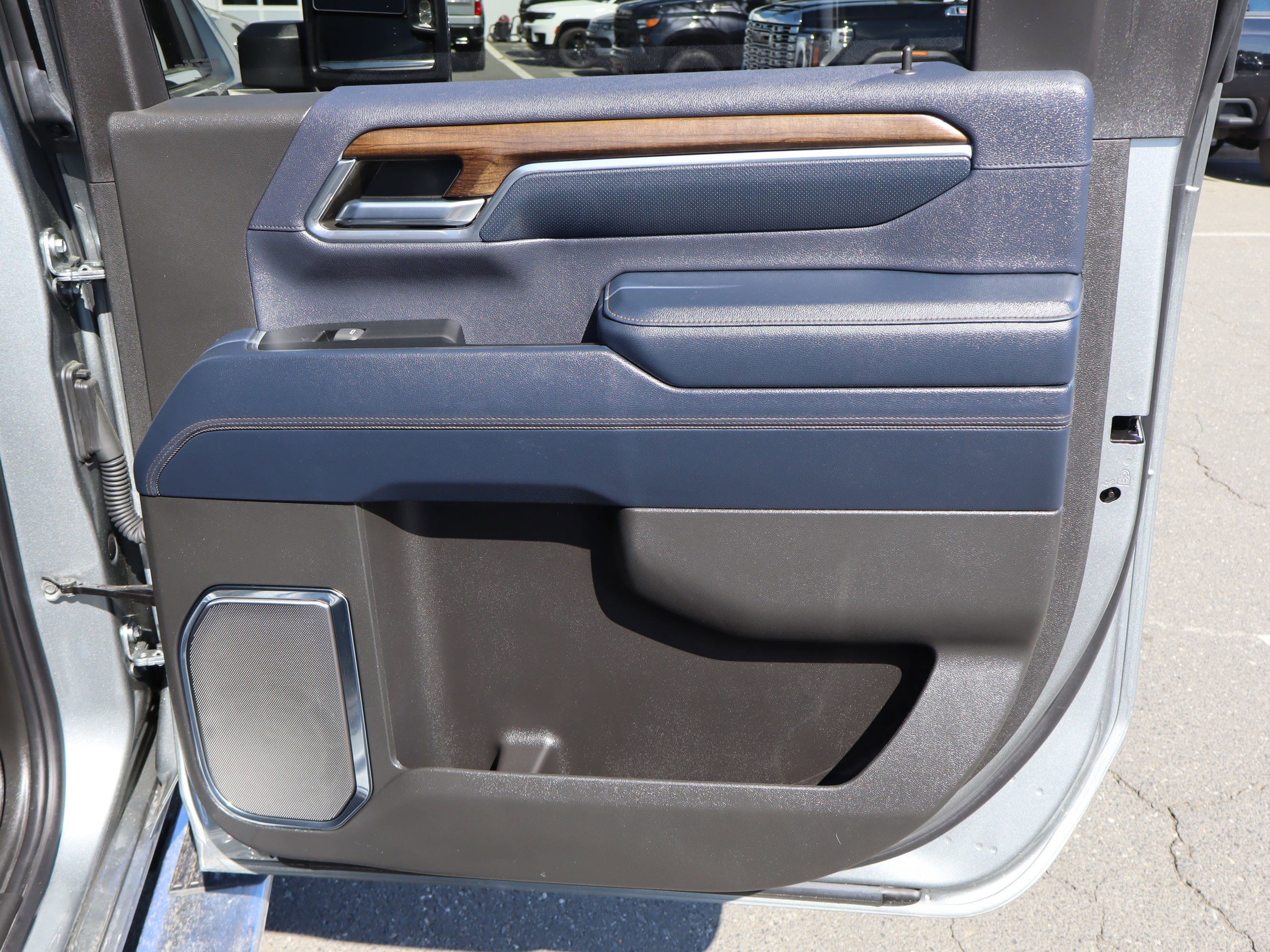 Used 2024 Chevrolet Silverado 2500 High Country w/ High Country Premium Package image 37