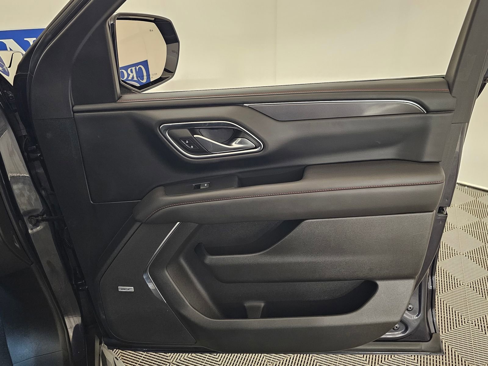 Used 2022 Chevrolet Suburban RST w/ Sport Performance Package image 28