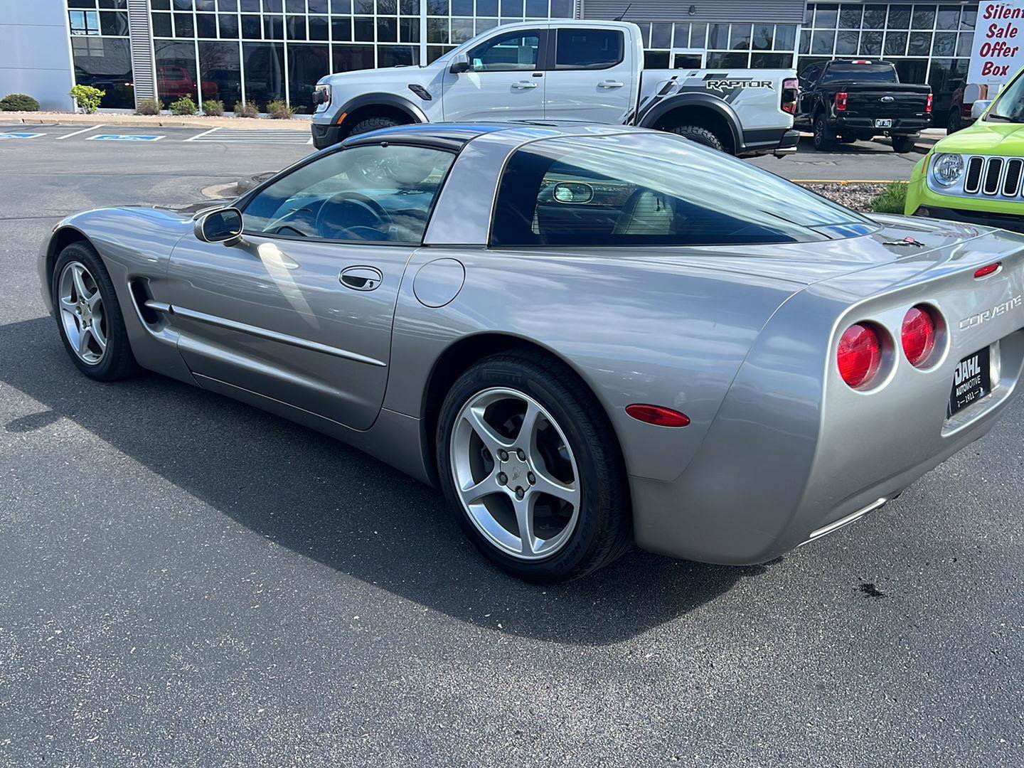 Used 2000 Chevrolet Corvette Coupe w/ Memory Pkg RWD image 10