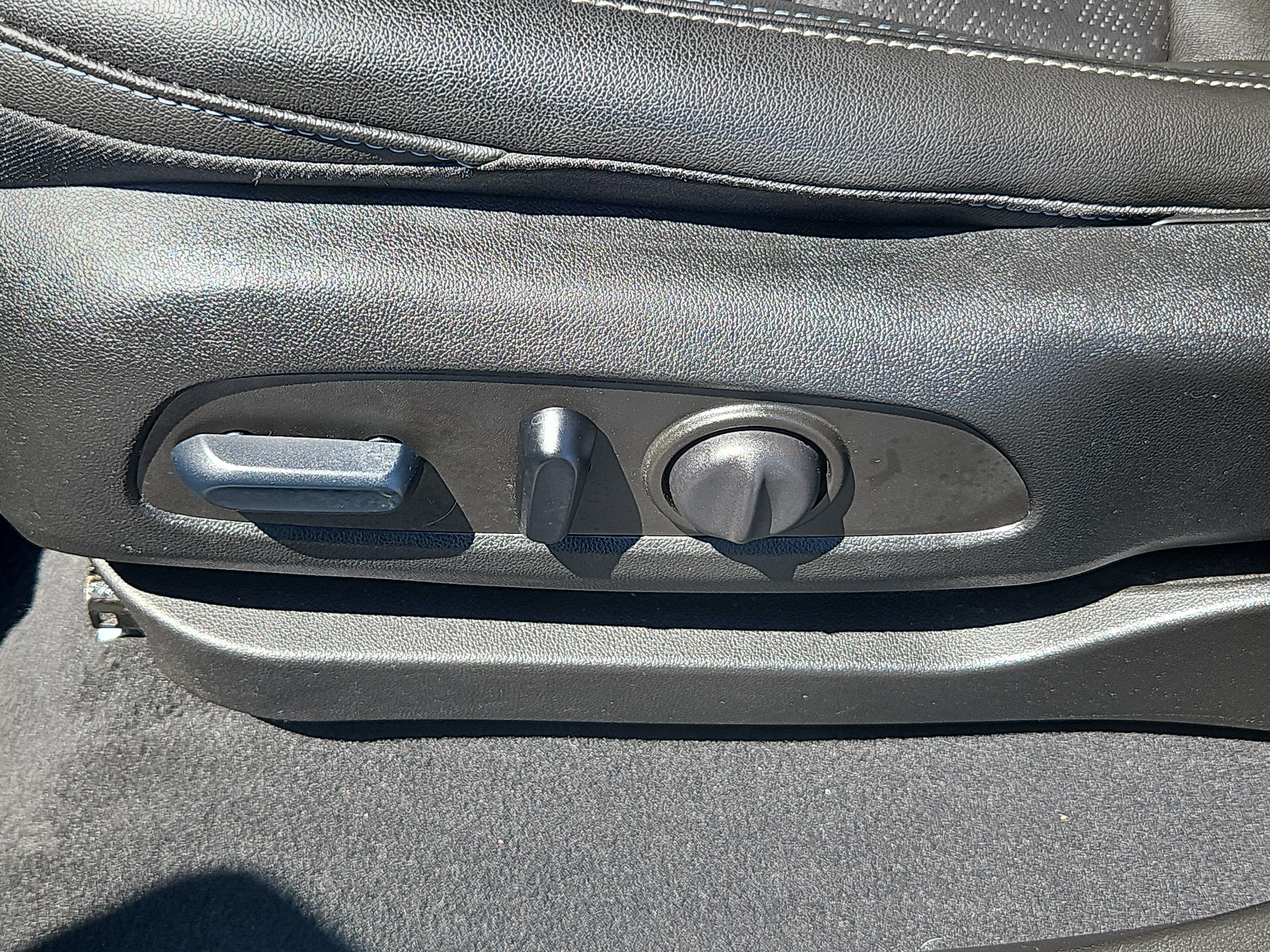 Used 2023 Chevrolet Bolt LT w/ Infotainment Package FWD image 15