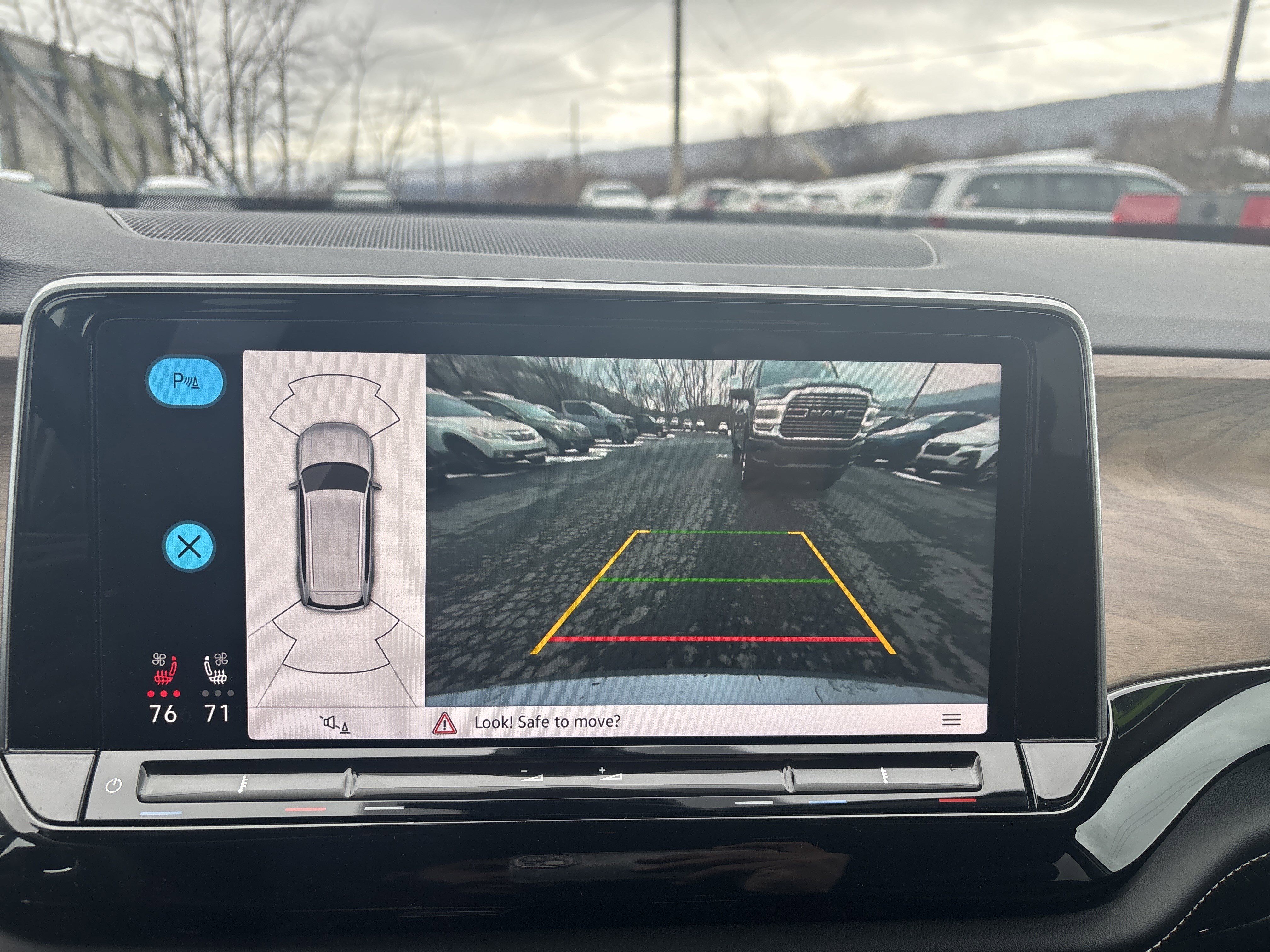 Used 2024 Volkswagen Atlas SE image 27