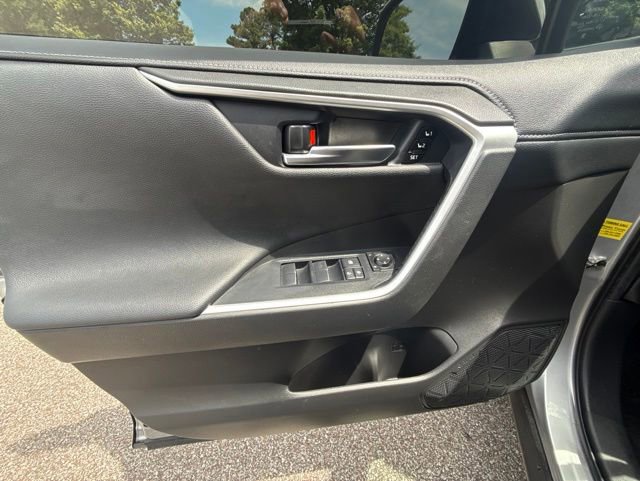 Used 2020 Toyota RAV4 Limited FWD image 15