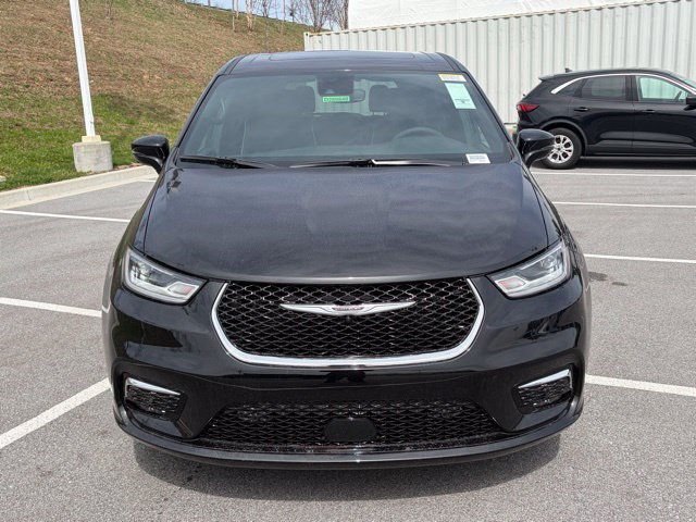 New 2026 Chrysler Pacifica Limited w/ Uconnect Theater Family Group FWD image 48