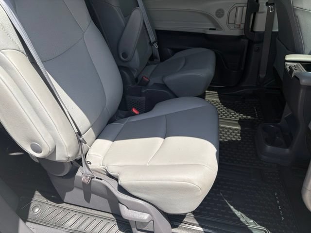 Used 2021 Toyota Sienna XLE AWD/4WD image 19