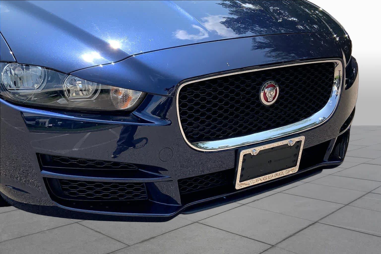 Used 2019 Jaguar XE Premium AWD/4WD image 28