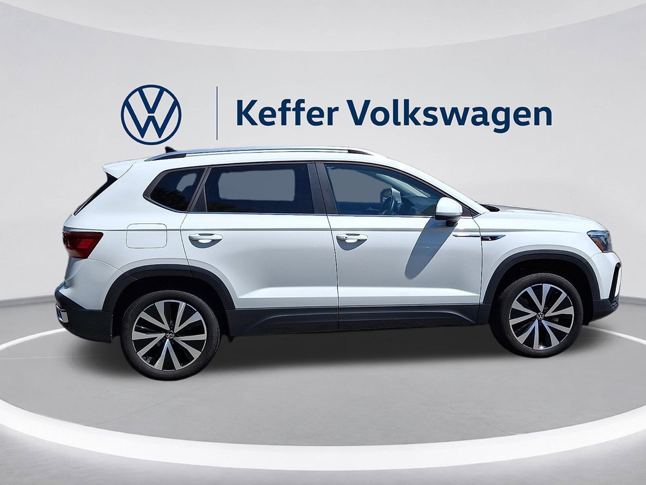 Used 2024 Volkswagen Taos SE FWD image 7
