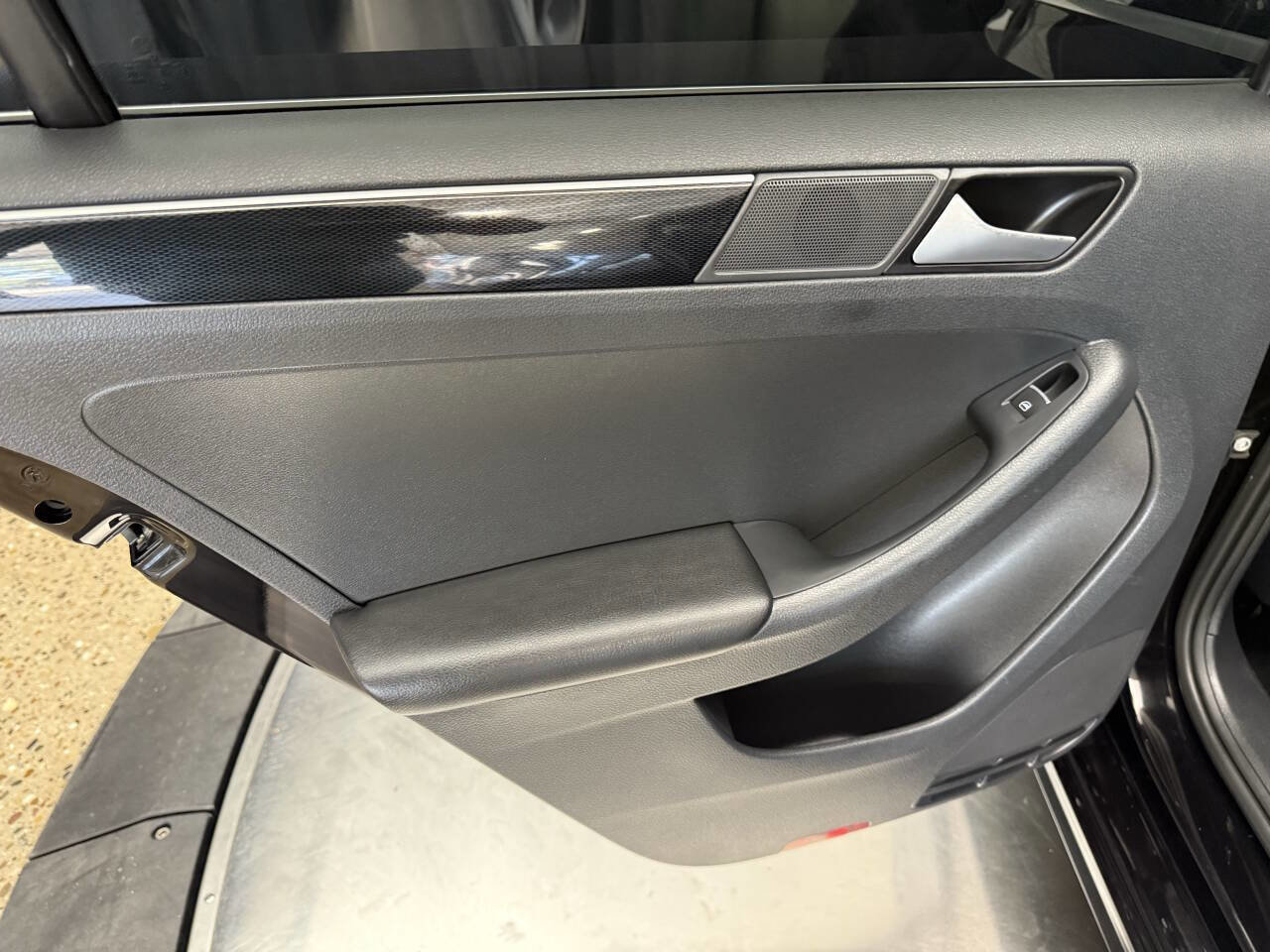 Used 2017 Volkswagen Jetta SEL image 18