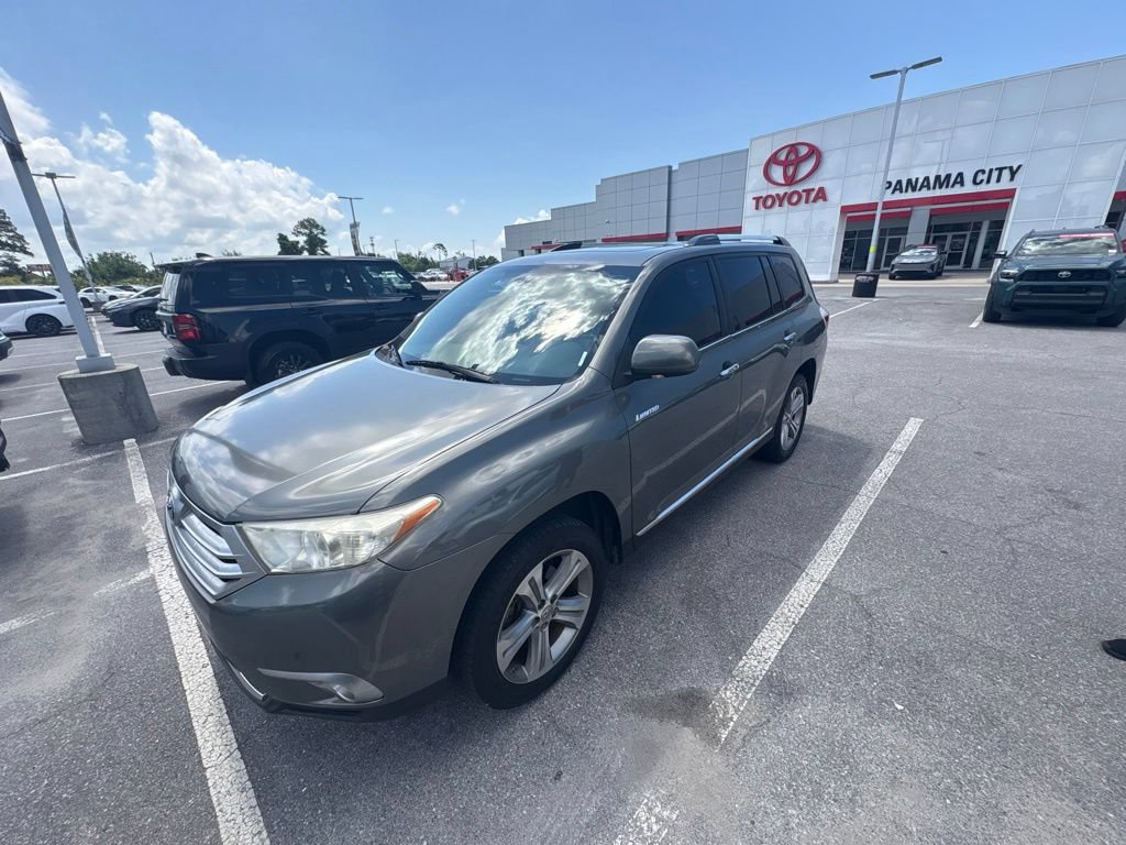 Used 2011 Toyota Highlander Limited w/ Tow Pkg FWD image 4