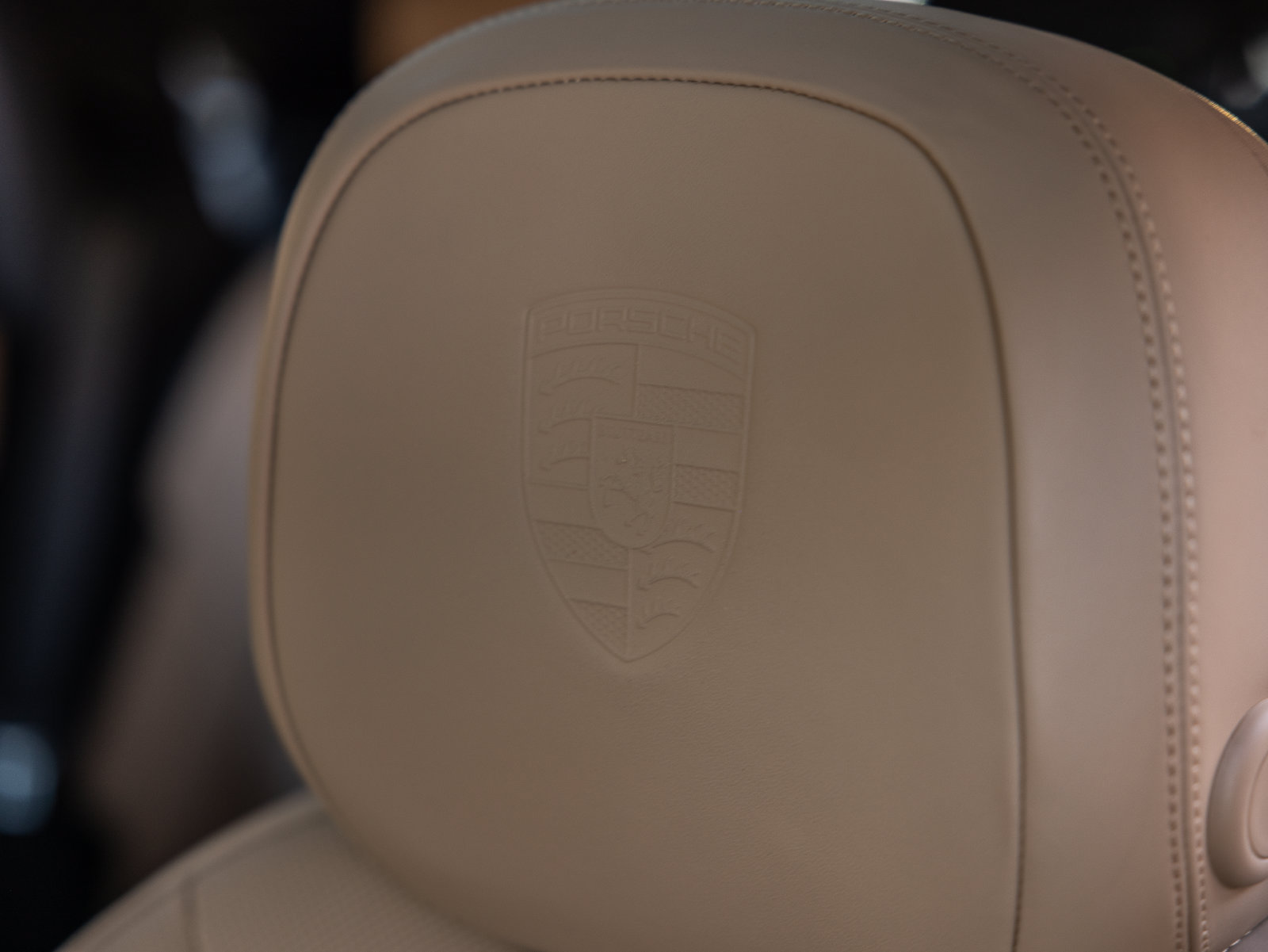 Certified 2025 Porsche Cayenne E-Hybrid Coupe AWD/4WD image 29